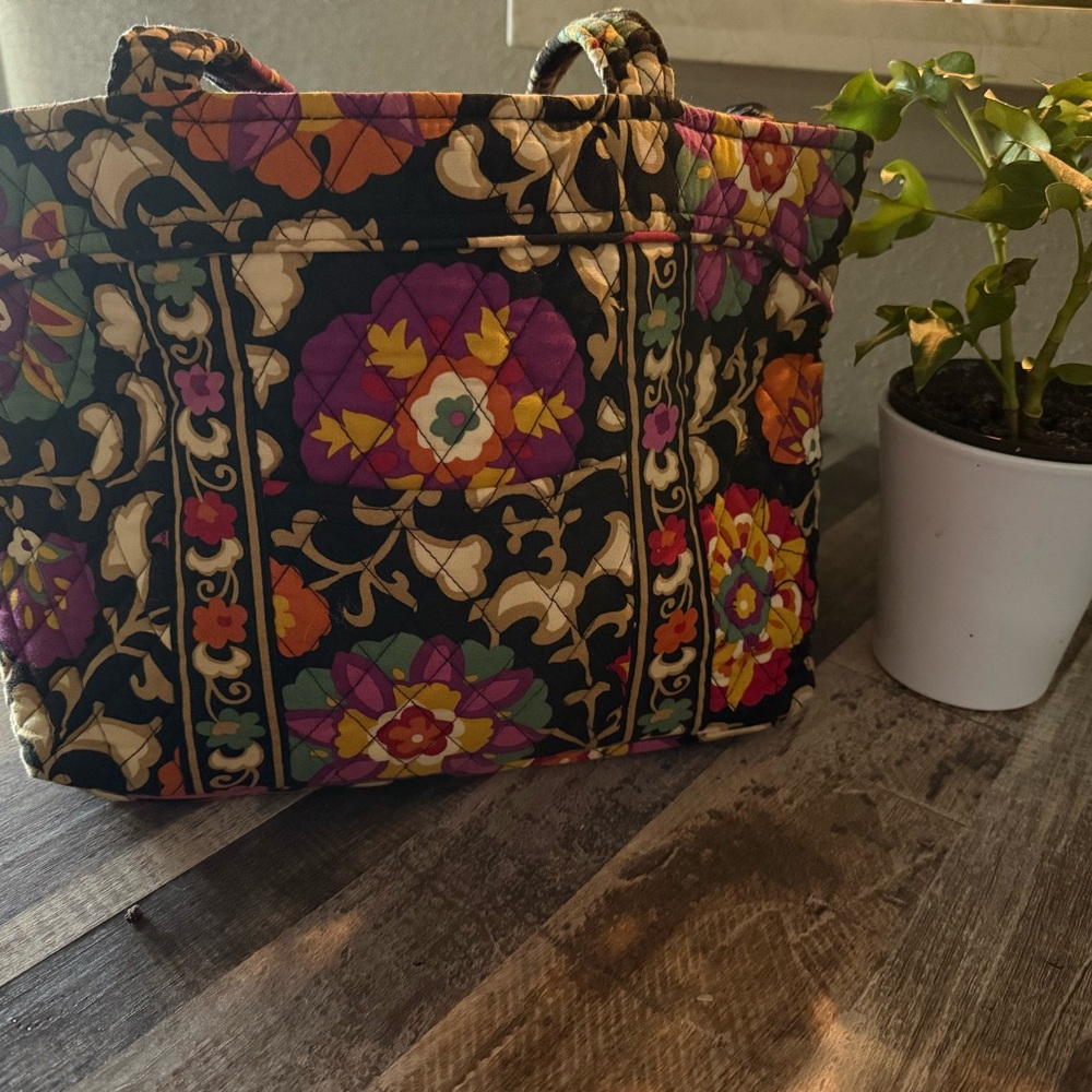 👜 Vera Bradley Quilted Tote Bag – Bold Floral Print 🌸🌿